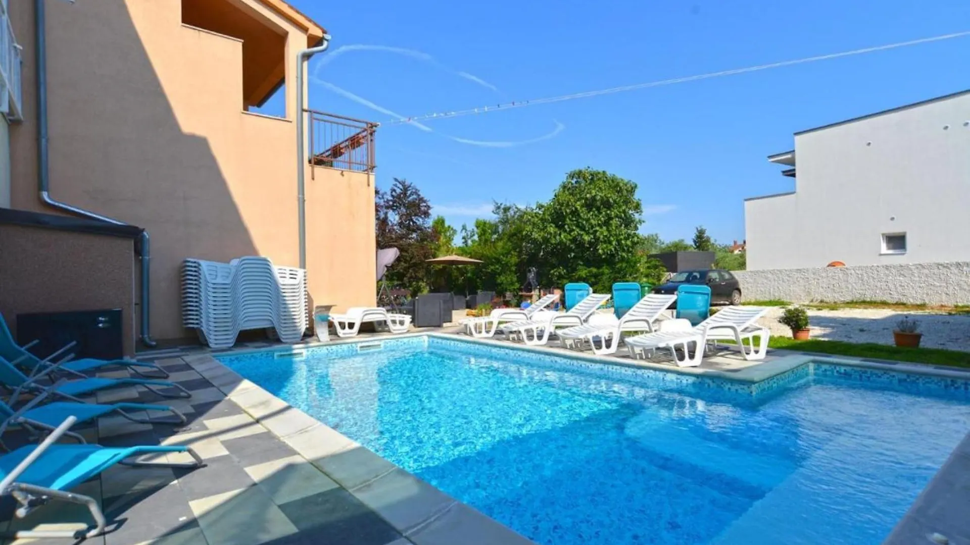 Spacious Flat With Pool Just 300M From The Beach Fazana